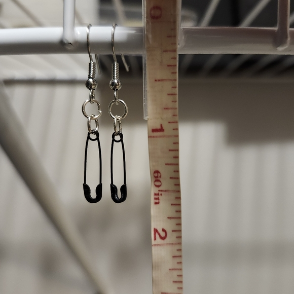 NEW Emo HANDMADE Punk Goth Grunge Pin Dangle Drop Earrings - Picture 4 of 4